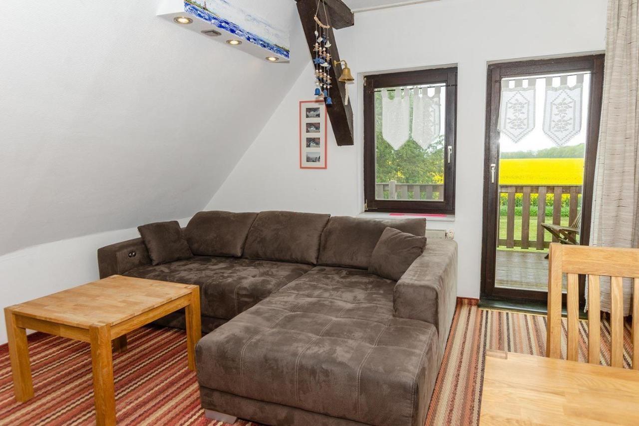 3-R-Ferienwohnung-Fuer-4-Personen-In-Schaprode-Auf-Ruegen-Zi3 ภายนอก รูปภาพ